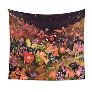 Tapisserie bohème avec forêt de champignons magiques et ciel étoilé pour décoration murale