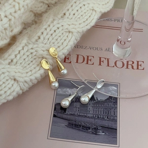Elegant 925 sterling silver pearl drop earrings in gold and silver finishes on knitwear