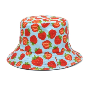 Chapeau bob bleu clair à imprimé fraise rouge avec bord renforcé pour protection solaire d'été