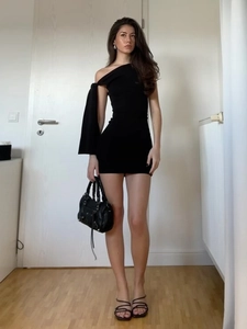 Robe Mini À Épaule Unique Nylon Élasthanne Nœud Sans Manches Bodycon Fête Sexy Sortie Coupe Slim Mode Courte Femmes