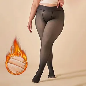 Détail de legging thermique taille haute avec doublure polaire et effet peau transparente