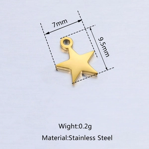 Macro detail of gold star charm with dimensions 7mm by 9.5mm and weight of 0.2g
