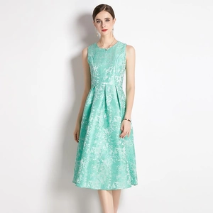 Elegantes ärmelloses Jacquard-Midikleid in Minzgrün mit schmaler Taille und Rundhals