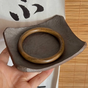 Bracelet jonc vintage minimaliste en bois avec texture de grain de bois naturel pour femme