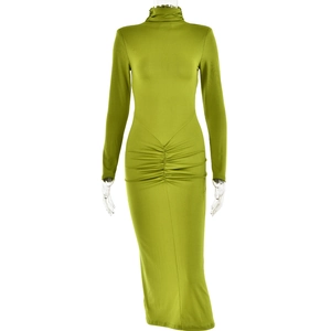 Robe moulante à col montant et manches longues avec fronces en vert herbe