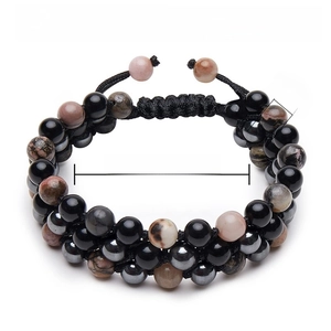 Détail du bracelet de protection triple 6mm avec cordon tressé noir réglable à la main
