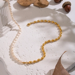 Vintage style necklace featuring natural freshwater pearls and golden oval metal links