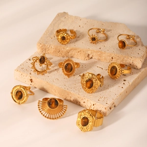 Set di 10 anelli vintage in oro e acciaio con pietre occhio di tigre su lastre
