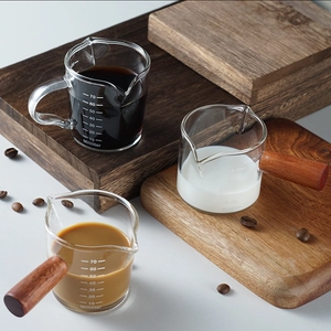 Espresso Measuring Cup High Borosilicate Heat Resistant Glass Pitcher With Wood Handle Spouts For Milk Creamer Barista