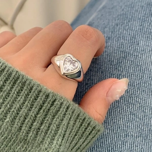 Macro view of 925 silver ring featuring a large heart-shaped cubic zirconia gemstone