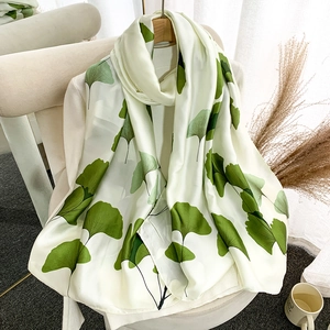 Élégant Long Écharpe En Satin Châle Imitation Satin Protection Solaire Enveloppement De Plage Imprimé Floral Ginkgo Femme