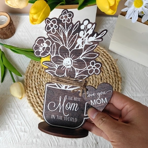 Detail of Best Mom in the World wooden floral vase ornament with a small heart charm