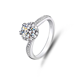 Bague de fiançailles classique en argent S925 moissanite 1 carat avec pierres latérales