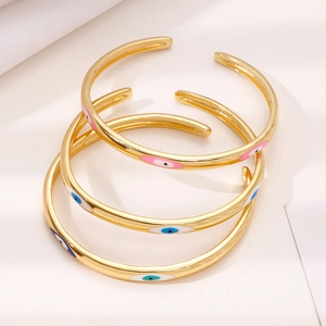 Set di tre bracciali aperti placcati oro con ciondoli occhio del diavolo in smalto