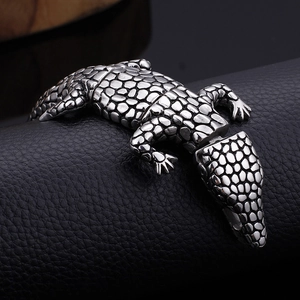 Bracelet crocodile en acier inoxydable rétro hip-hop avec écailles sur support en cuir noir
