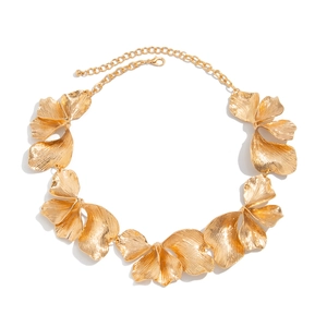 Vintage gold ginkgo leaf necklace with textured metal petals for women's jewelry