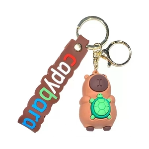 Porte-clés Capybara marron mignon avec tortue verte et lanière en silicone marron