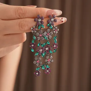 Boucles d'oreilles vintage à fleurs et pompons avec cristaux roses et verts