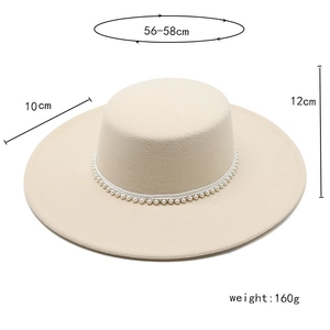 Elegante cappello in feltro di lana beige a tesa larga con nastro di perle vintage