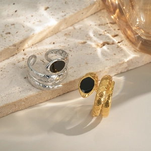 Chic snake-shaped adjustable titanium steel rings in gold and silver with black stones