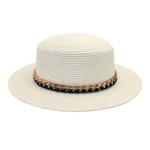 Chapeau Boater En Paille À Bord Large Et Calotte Plate Avec Chaîne Dorée Été Plage Accessoires De Mode Pour Femmes