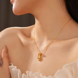 Exquisite 18k gold plated four-leaf clover pendant necklace with sparkling zircon crystals