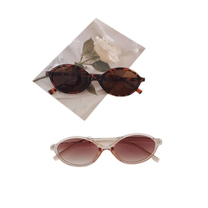 Oval vintage sunglasses in tortoiseshell and champagne frames with stylish gradient lenses