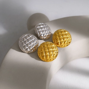 Fashionable gold and silver stainless steel round earrings with embossed lattice pattern