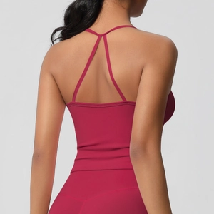 Dettaglio del design olimpionico posteriore e del tessuto spazzolato del reggiseno sportivo