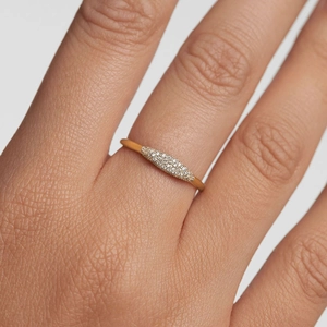 Elegant 925 sterling silver open ring with pavé diamonds in a minimalist shuttle design