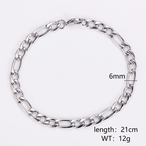 Detail shot of 6mm silver Figaro chain bracelet with 21cm length and 12g weight specs