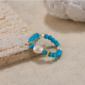 Elastic 925 silver ring with turquoise stones and freshwater pearls in boho style