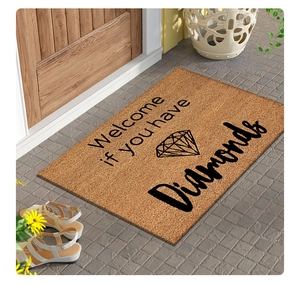 Détail du paillasson en fibre de coco avec texte Welcome if you have Diamonds et diamant