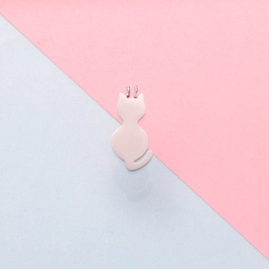 Polished rose gold cat-shaped stainless steel pendant with dual hanging rings