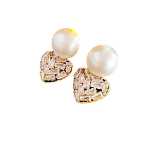 Elegant gold-plated pearl earrings with heart-shaped cubic zirconia dangle design