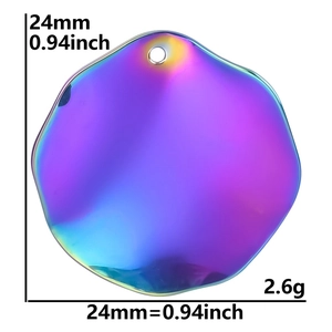 Détail du pendentif ondulé arc-en-ciel avec dimensions 24mm et poids de 2,6g