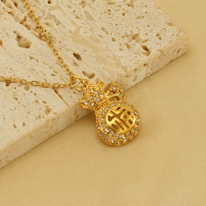 Collana con sacchetto portafortuna placcata oro 18k con strass lucidi da donna