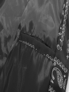 Détail de la poche intérieure de la veste avec doublure paisley et motifs de sourires