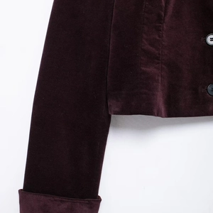 Veste élégante en velours violet foncé avec col à revers et boutons pour femme