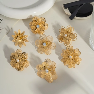 Elegant 18K gold-plated hollow camellia rings with pearls and sparkling crystals