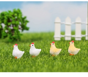 Miniature resin hen figurines in white and yellow colors for moss landscape decoration