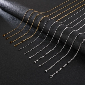 Detailed comparison of gold and silver O-chain necklaces in various sizes and widths