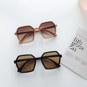 Chic polygonal oversized sunglasses with khaki and black frames and gradient lenses
