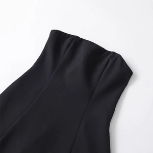 Élégante robe bustier noire avec tissage uni de haute qualité et détails de couture