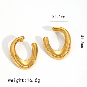U-shaped stainless steel earrings in 18k gold plating with minimalist curved design