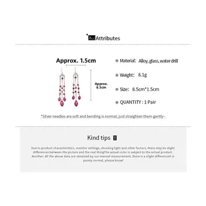 Vue détaillée de boucles d'oreilles à pampilles roses avec dimensions et caractéristiques