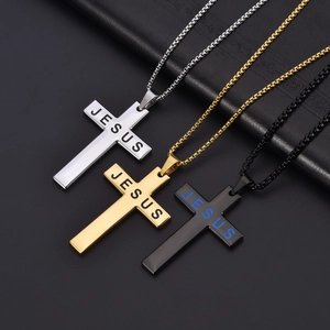 Pendentifs croix en acier titane en or, argent et noir avec gravure Jesus pour homme