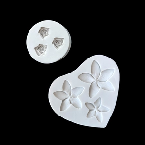Stampi in silicone bianco per fai-da-te con forme di rose tonde e design di fiori a cuore