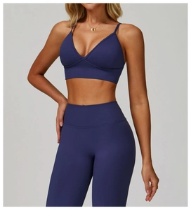 Detail of high-elastic seamless yoga set with V-neck sports bra and high-waist leggings