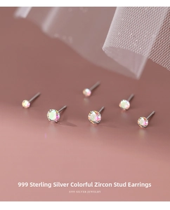 Vue macro des boucles d'oreilles en argent S999 avec des pierres zircons irisées et colorées